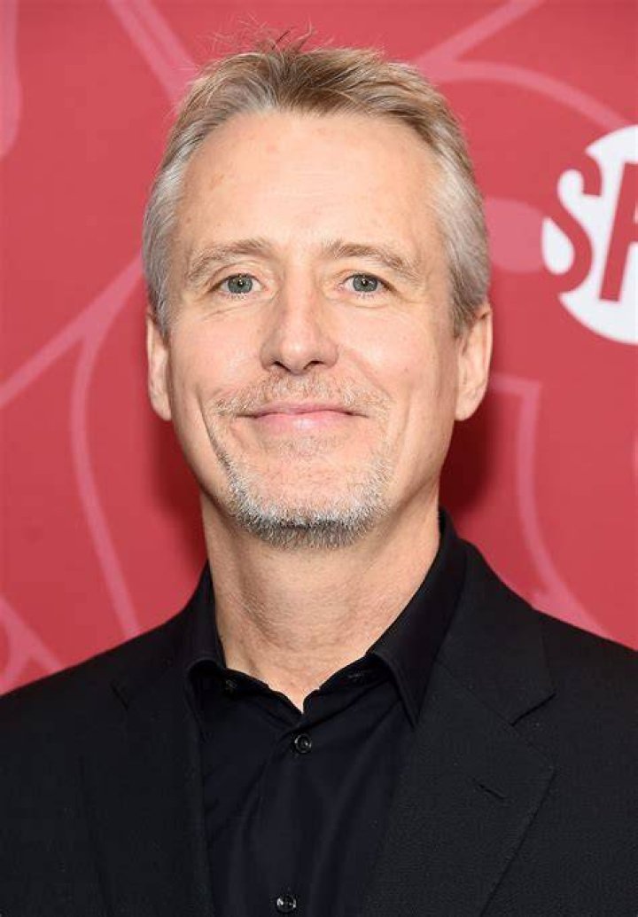 Linus Roache Net Worth